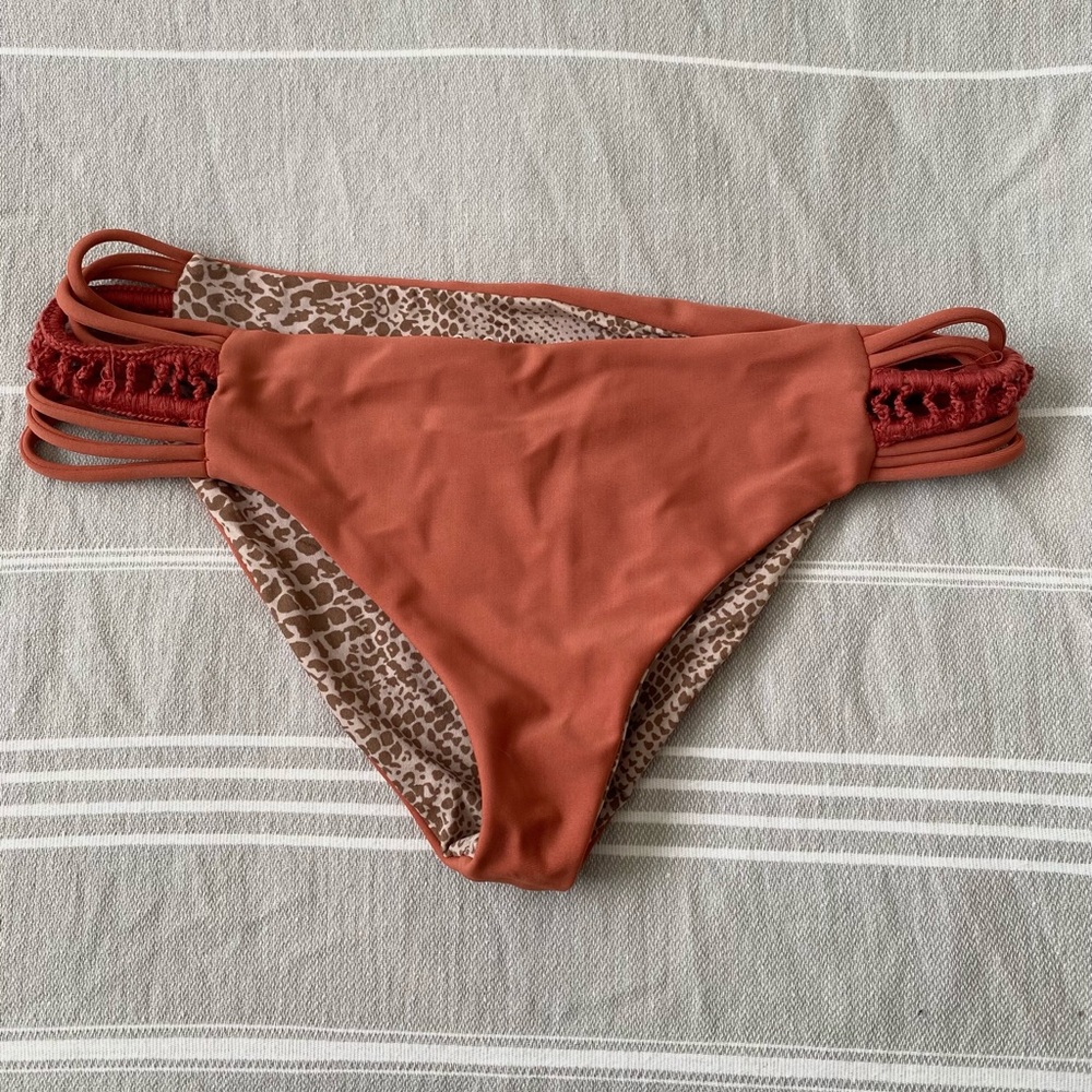 Acacia bottoms